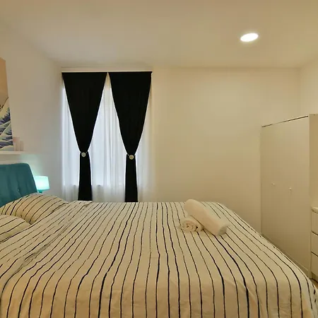 아파트 Urban Flat 4 Guests With Ac 바르나