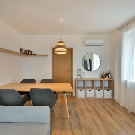 Апартаменти Urban Flat 4 Guests With Ac Варна